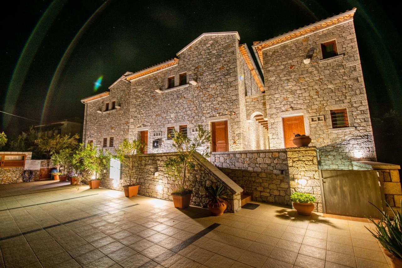 Mani Selinitsa Art Koloveas * Agios Nikolaos (Mani)